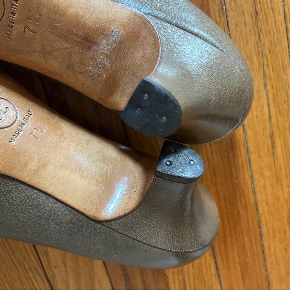 CHANEL VTG Taupe Leather Heels Logo SZ 7.5 Made in Italy NO LOWBALL OFFERS PLS - Picture 12 of 12